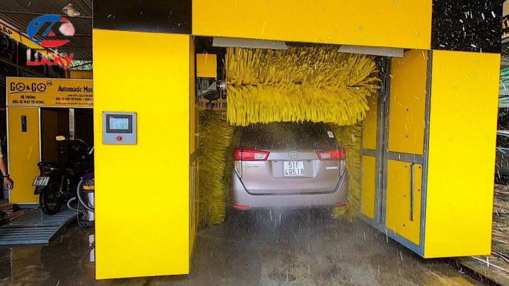 [Cập nhật 2024] Máy rửa xe ô tô tự động giá bao nhiêu?